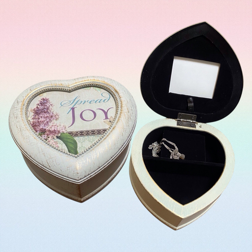 Cutie bijuterii muzicala