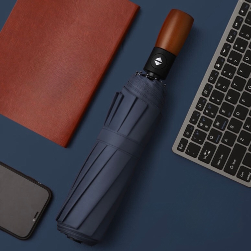 Umbrela automata cu maner din lemn