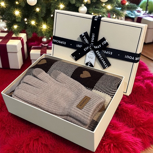 Set cadou femei cu fular si manusi