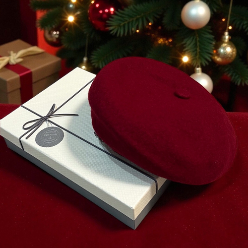 Bereta dama din lana