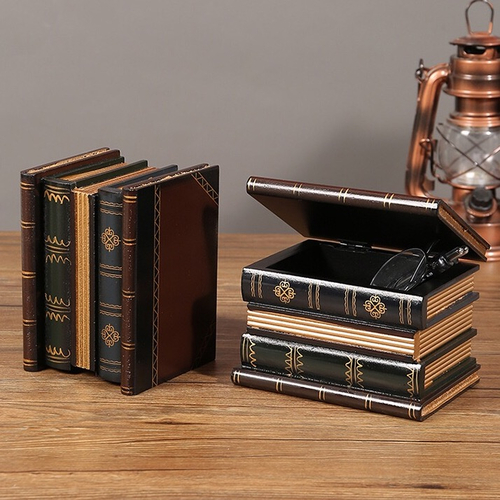 Cutie vintage din lemn