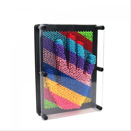 Pin art colorat